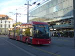 Bern/676288/210069---bernmobil-bern---nr (210'069) - Bernmobil, Bern - Nr. 35 - Hess/Hess Gelenktrolleybus am 12. Oktober 2019 beim Bahnhof Bern
