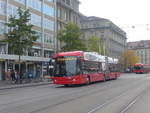 Bern/678108/210460---bernmobil-bern---nr (210'460) - Bernmobil, Bern - Nr. 25 - Hess/Hess Gelenktrolleybus am 20. Oktober 2019 beim Bahnhof Bern