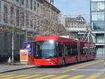 (215'614) - Bernmobil, Bern - Nr. 54 - Hess/Hess Doppelgelenktrolleybus am 27. Mrz 2020 beim Bahnhof Bern