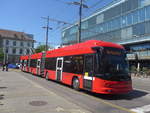 Bern/697981/216366---bernmobil-bern---nr (216'366) - Bernmobil, Bern - Nr. 43 - Hess/Hess Doppelgelenktrolleybus am 22. April 2020 beim Bahnhof Bern