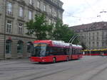 Bern/744696/227055---bernmobil-bern---nr (227'055) - Bernmobil, Bern - Nr. 22 - Hess/Hess Gelenktrolleybus am 7. August 2021 beim Bahnhof Bern