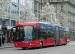(248'241) - Bernmobil, Bern - Nr. 27 - Hess/Hess Gelenktrolleybus am 8. April 2023 beim Bahnhof Bern