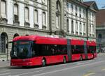 (251'615) - Bernmobil, Bern - Nr. 51 - Hess/Hess Doppelgelenktrolleybus am 17. Juni 2023 beim Bahnhof Bern