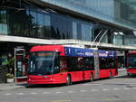Bern/820905/252778---bernmobil-bern---nr (252'778) - Bernmobil, Bern - Nr. 24 - Hess/Hess Gelenktrolleybus am 19. Juli 2023 beim Bahnhof Bern
