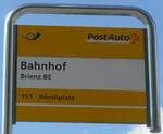 (225'827) - PostAuto-Haltestellenschild - Brienz BE, Bahnhof - am 11.