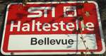 (137'053) - STI-Haltestellenschild - Gunten, Bellevue - am 28.