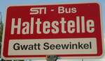 (133'350) - STI-Haltestellenschild - Gwatt, Gwatt Seewinkel - am 21.