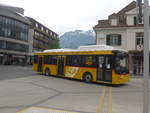 Interlaken/697804/216312---postauto-bern---be (216'312) - PostAuto Bern - BE 827'645 - Ebusco am 21. April 2020 beim Bahnhof Interlaken West