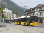 (216'333) - PostAuto Bern - BE 610'536 - Solaris am 21. April 2020 beim Bahnhof Interlaken West