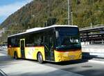 (241'480) - PostAuto Wallis - VS 516'247 - Iveco am 18. Oktober 2022 beim Bahnhof Interlaken Ost