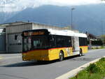 (248'865) - PostAuto Bern - BE 610'538/PID 5071 - Solaris am 19. April 2023 beim Bahnhof Interlaken Ost