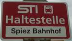 (129'128) - STI-Haltestellenschild - Spiez, Spiez Bahnhof - am 23.