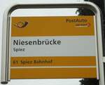 (131'007) - PostAuto-Haltestellenschild - Spiez, Niesenbrcke - am 15. November 2010