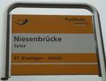 (131'008) - PostAuto-Haltestellenschild - Spiez, Niesenbrcke - am 15. November 2010
