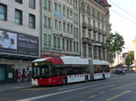 (174'323) - TPF Fribourg - Nr. 525 - Hess/Hess Gelenktrolleybus am 28. August 2016 beim Bahnhof Fribourg
