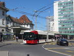 (203'247) - TPF Fribourg - Nr. 523 - Hess/Hess Gelenktrolleybus am 24. Mrz 2019 beim Bahnhof Fribourg