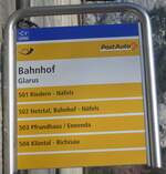 (214'200) - PostAuto-Haltestellenschild - Glarus, Bahnhof - am 15.