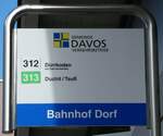 davos/791312/241135---gemeinde-davos-verkehrsbetrieb-haltestellenschild-- (241'135) - GEMEINDE DAVOS VERKEHRSBETRIEB-Haltestellenschild - Davos, Bahnhof Dorf - am 12. Oktober 2022