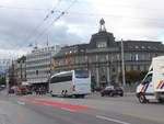 (185'128) - Aus Ungarn: Busline - PGY-468 - Mercedes am 18. September 2017 in Luzern, Bahnhofbrcke