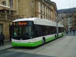 (148'011) - transN, La Chaux-de-Fonds - Nr. 137 - Hess/Hess Gelenktrolleybus (ex TN Neuchtel Nr. 137) am 8. November 2013 in Neuchtel, Place Pury