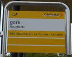 (164'839) - PostAuto-Haltestellenschild - Neuchtel, gare - am 15.