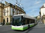 (249'577) - transN, La Chaux-de-Fonds - Nr. 142 - Hess/Hess Gelenktrolleybus (ex TN Neuchtel Nr. 142) am 5. Mai 2023 in Neuchtel, Place Pury