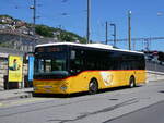Iveco/885952/276049---carpostal-ouest---vd (276'049) - CarPostal Ouest - VD 165'364/PID 10'018 - Iveco (ex TPC Aigle Nr. CP09) am 30. Mai 2025 beim Bahnhof Neuch�tel