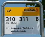Stans/816430/250874---postauto-haltestellenschild---sarnen-bahnhof (250'874) - PostAuto-Haltestellenschild - Sarnen, Bahnhof - am 1. Juni 2023