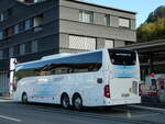 (256'465) - Intertours, Domdidier - FR 300'497 - Mercedes am 28. Oktober 2023 beim Bahnhof Giswil