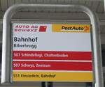 (245'742) - AUTO AG SCHWYZ/PostAuto-Haltestellenschild - Biberbrugg, Bahnhof - am 3. Februar 2023