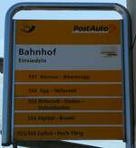 (254'055) - PostAuto-Haltestellenschild - Einsiedeln, Bahnhof - am 19. August 2023