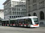 (240'997) - St. Gallerbus, St. Gallen - Nr. 137 - Hess/Hess Doppelgelenktrolleybus am 11. Oktober 2022 beim Bahnhof St. Gallen