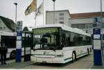 (072'129) - BOS Wil - Nr. 23/SG 108'831 - Volvo/Hess am 11. Oktober 2004 beim Bahnhof Wil