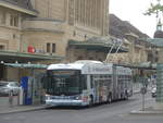 (217'000) - TL Lausanne - Nr. 879 - Hess/Hess Gelenktrolleybus am 10. Mai 2020 beim Bahnhof Lausanne