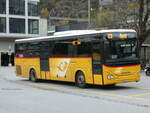 (257'049) - PostAuto Wallis - VS 424'839/PID 10'085 - Iveco am 16. November 2023 beim Bahnhof Brig