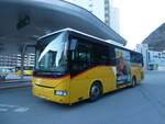 Visp/769643/233130---autotour-visp---vs (233'130) - Autotour, Visp - VS 86'620 - Irisbus am 26. Februar 2022 beim Bahnhof Visp