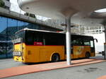 (242'005) - Autotour, Visp - VS 86'620 - Irisbus am 30. Oktober 2022 beim Bahnhof Visp