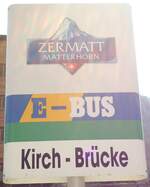 (133'377) - E-BUS-Haltestellenschild - Zermatt, Kirch-Brcke - am 22.