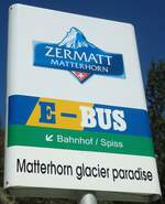 (133'378) - E-BUS-Haltestellenschild - Zermatt, Matterhorn glacier paradise - am 22.
