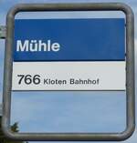 (154'370) - ZVV-Haltestellenschild - Kloten, Mhle - am 21. August 2014