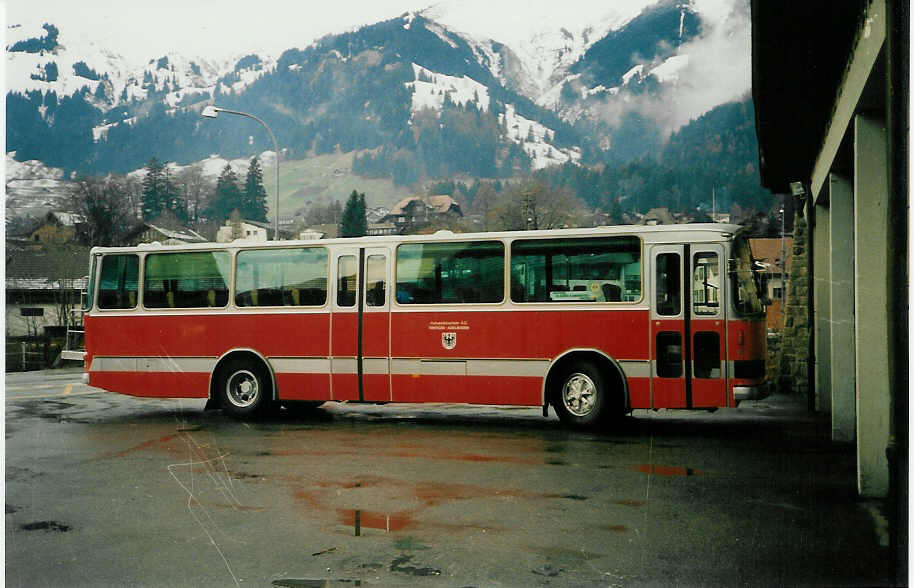 (002'811) - AFA Adelboden - Nr. 18/BE 26'773 - FBW/R&J im Januar 1988 beim Bahnhof Frutigen