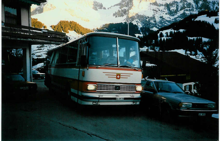 (003'918) - Seiler, Matten - BE 339'750 - Setra (ex Schwendimann, Bnigen) im Februar 1989 in Adelboden, Hotel Schnegg