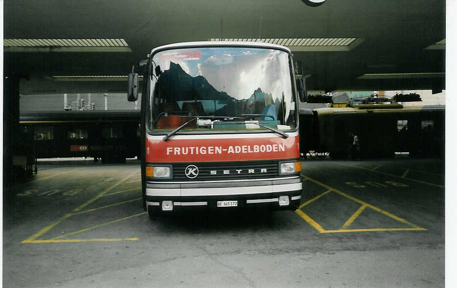 (006'420) - AFA Adelboden - Nr. 11/BE 345'172 - Setra am 12. August 1990 beim Bahnhof Frutigen