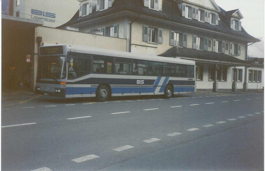 (010'505) - AFA Adelboden - Nr. 3/BE 332'800 - Mercedes am 14. Mrz 1994 beim Bahnhof Frutigen