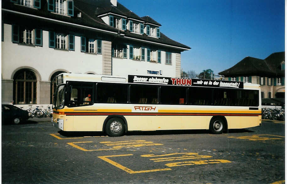 (012'231) - STI Thun - Nr. 61/BE 452'461 - Mercedes/R&J am 5. Mai 1995 beim Bahnhof Thun (Einsatz ATGH)