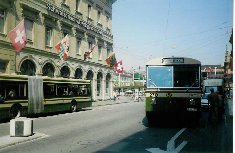 (012'912) - SVB Bern - Nr. 270/BE 113'270 - FBW/SWS-Gangloff am 31. Juli 1995 beim Bahnhof Bern