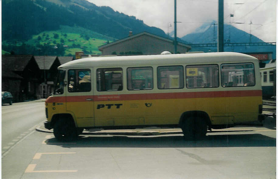 (014'800) - Geiger, Adelboden - Nr. 10/BE 90'275 - Mercedes am 25. August 1996 beim Bahnhof Reichenbach
