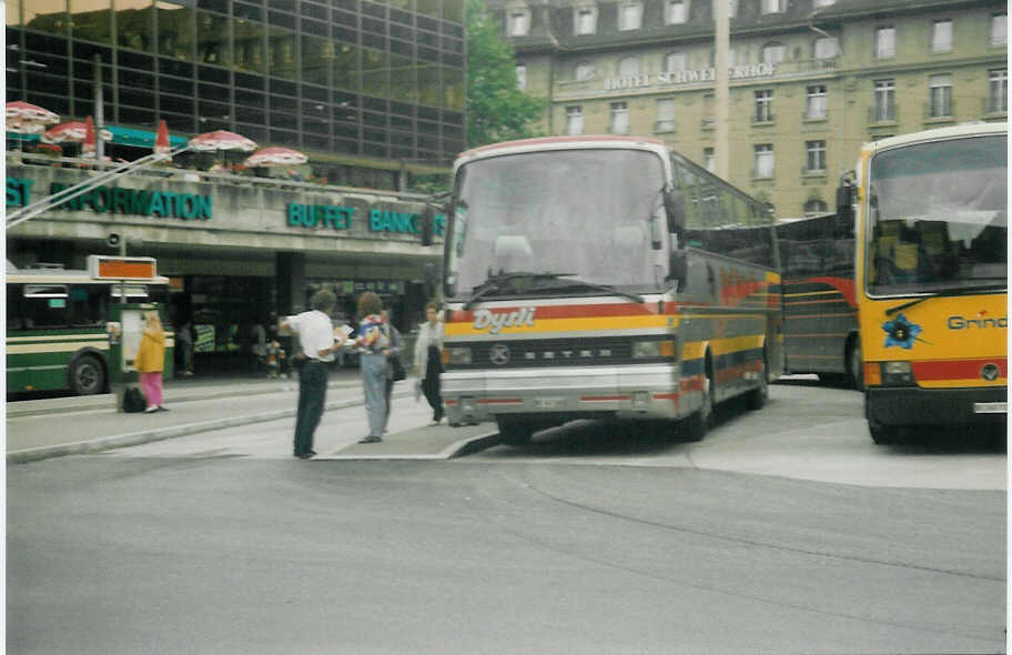 (014'822) - Dysli, Bern - Nr. 25/BE 147'160 - Setra am 26. August 1996 beim Bahnhof Bern