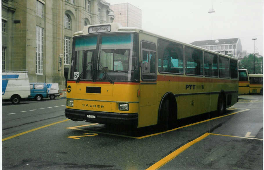 (015'401) - PTT-Regie - P 25'647 - Saurer/R&J am 8. Oktober 1996 beim Bahnhof St. Gallen