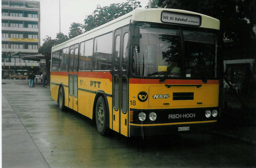 (015'431) - Bus-Halter, Wil - Nr. 18/SG 222'218 - NAW/FHS am 9. Oktober 1996 beim Bahnhof Wil